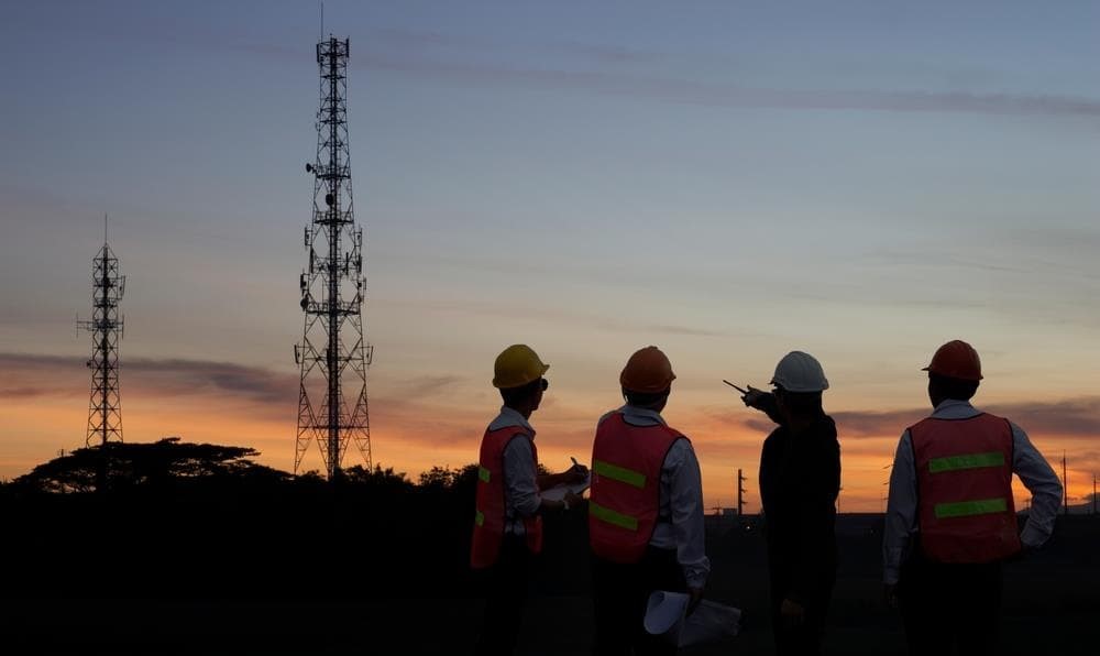 ¿Qué medidas preventivas se deben tener en cuenta en las instalaciones de telecomunicaciones?